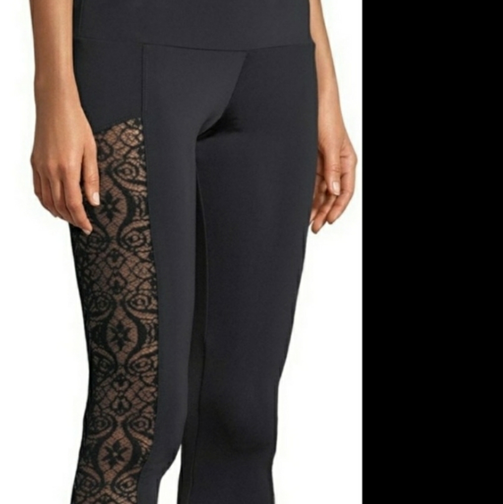 Onzie Stunner High Waisted Capri Leggings